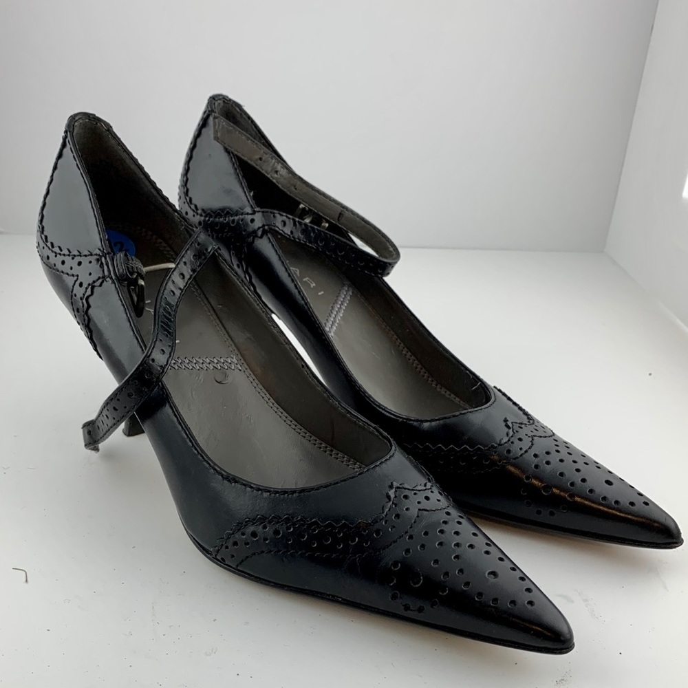 Tahari heels size 6.5